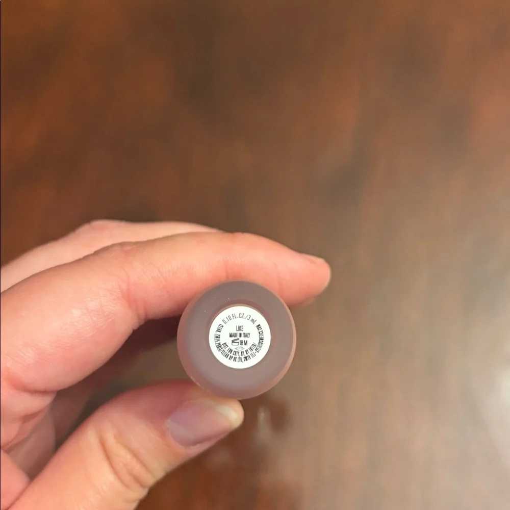 Kylie Cosmetics Supple Kiss Lip Glaze - Like - Picture 5 of 9